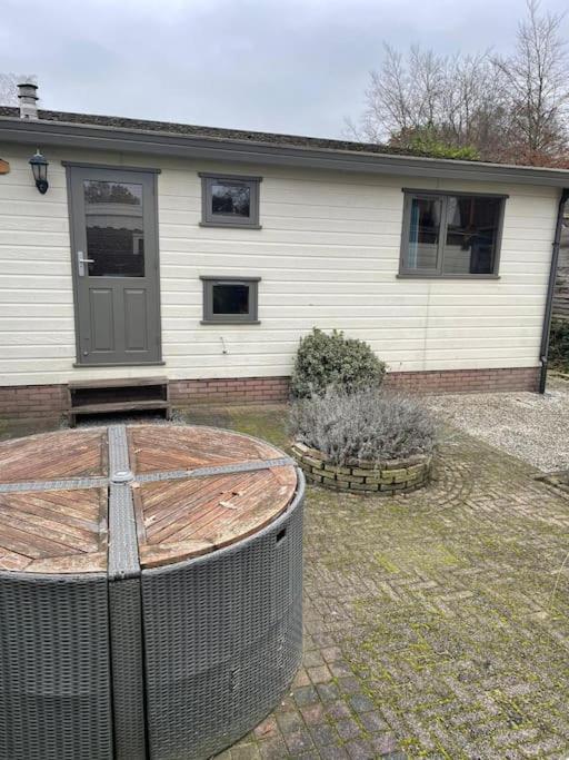 Gezellig Chalet Op De Prachtige Veluwe Putten Exterior photo